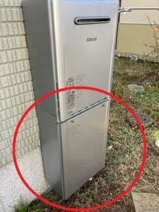 給湯器、配管カバー