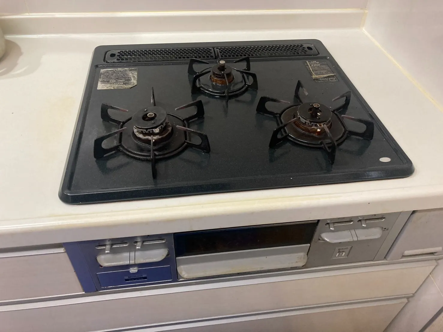 ハーマン、DG32N1SR→ノーリツ、N3GT2RVQ1、メタルトップ、3口、ダブル高火力、無水片面焼グリル、天板幅60ｃｍタイプ、ビルトインコンロ交換工事ー埼玉県さいたま市西区指扇