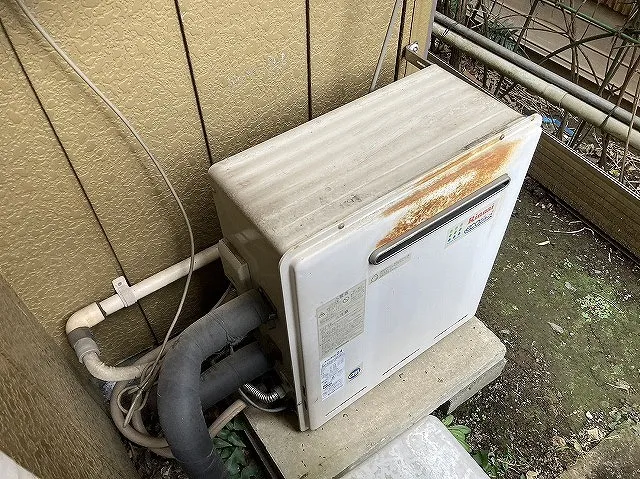 給湯器の水漏れトラブルを発見した時の正しい対処と修理費用・業者選び完全ガイド