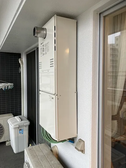 ガス温水暖房付き給湯器の屋外壁掛型設置法