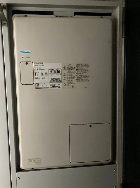 給湯器の上方給排気FF式を屋内設置する際の安全基準と工事のポイント徹底解説