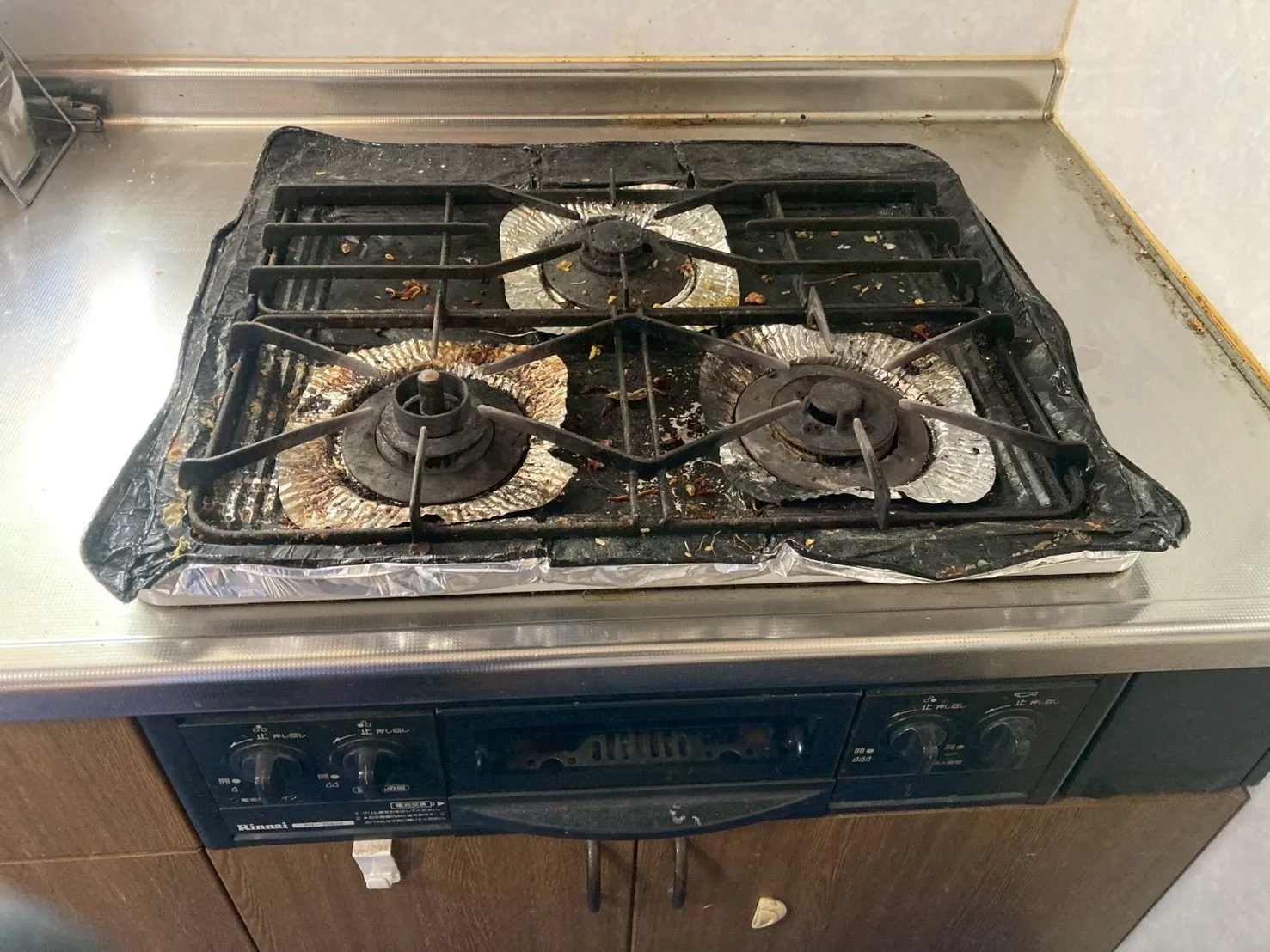 リンナイ、RBG-30B3S→ノーリツ、N3WV6RWTP2SI、ファミ、つやめきガラストップ、天板色ムーンシルバー、フラットエッジ、無水両面焼きグリル、天板幅60ｍタイプ、3口、ビルトインコンロ交換工事ー埼玉県さいたま市岩槻区馬込