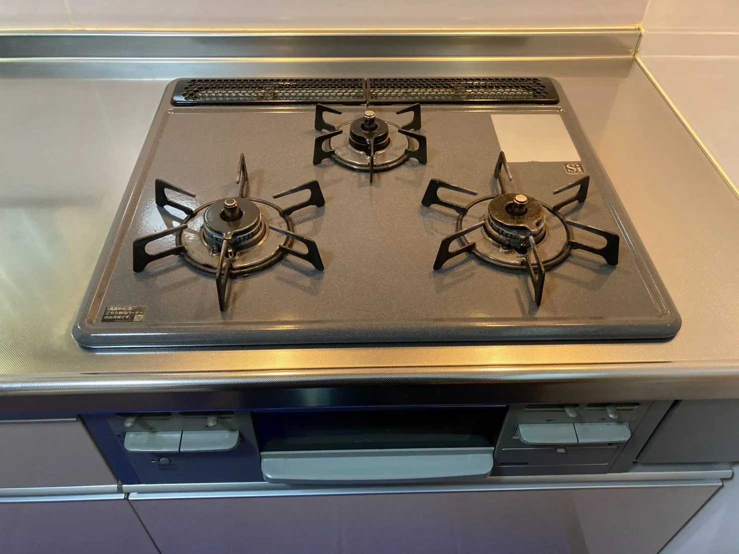 クリナップ、ZGFNK6R12QSE→ノーリツ、N3WV6RWTP2SI、ファミ、つやめきガラストップ、天板色ムーンシルバー、フラットエッジ、無水両面焼きグリル、天板幅60mタイプ、3口、ビルトインコンロ交換工事ー埼玉県北足立郡伊奈町西小針