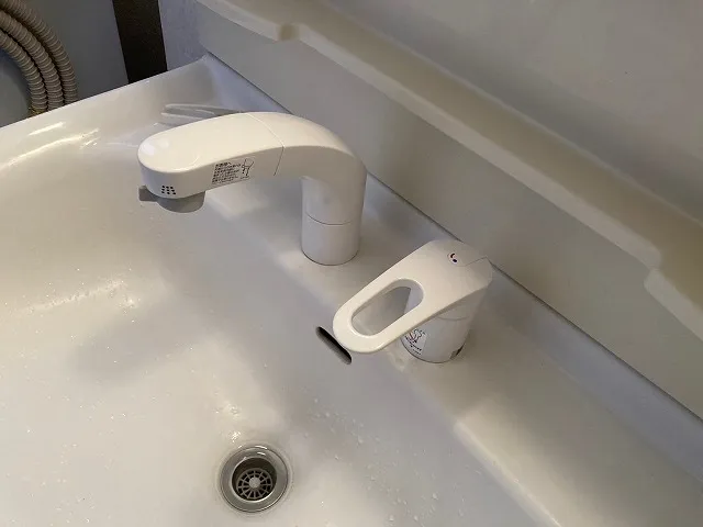 洗面用水栓ホース収納式混合水栓の維持法