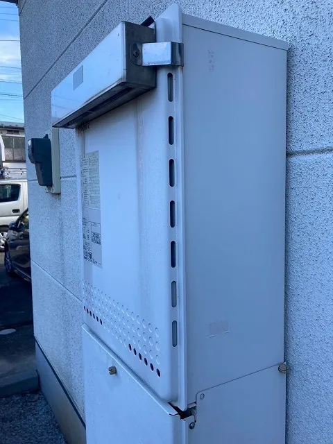 給湯器の排気カバーと配管カバーの選び方と安全対策をやさしく解説