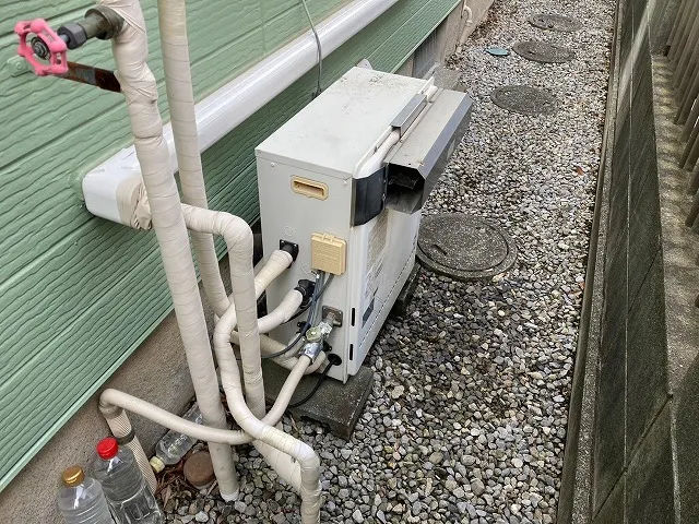 給湯器の屋外据置型と排気カバー設置基準を徹底解説し最適な選択と安全管理のポイントを紹介