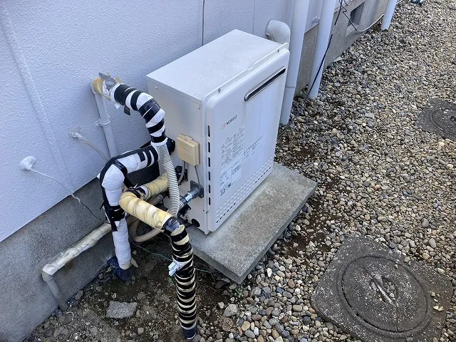 給湯器屋外据置型の交換時期と寿命を正しく見極めて安心な暮らしを守る方法