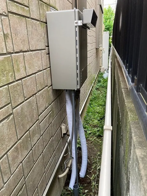 給湯器とふろ給湯器を屋外壁掛型エコジョーズで安全設置する排気カバーの選び方