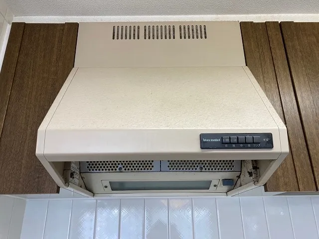 レンジフードをスリム型ノンフィルターへ交換する際の掃除負担や維持費のリアルな変化を徹底解説