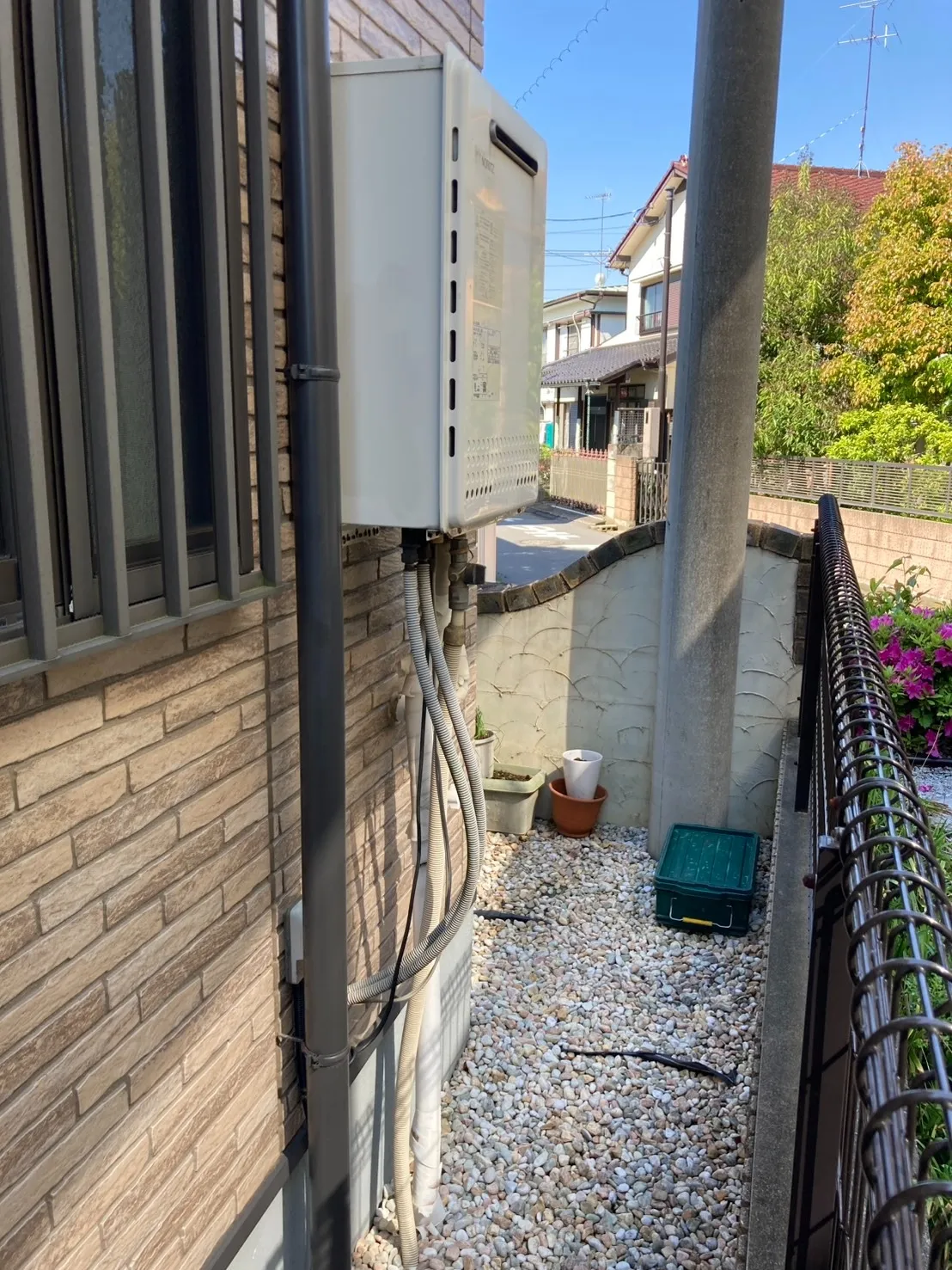 ノーリツ、GT-2428SAWX→ノーリツ、GT-C2472SAW-1 BL、24号、エコジョーズ、オート、屋外壁掛型、給湯器交換工事ー埼玉県蓮田市黒浜