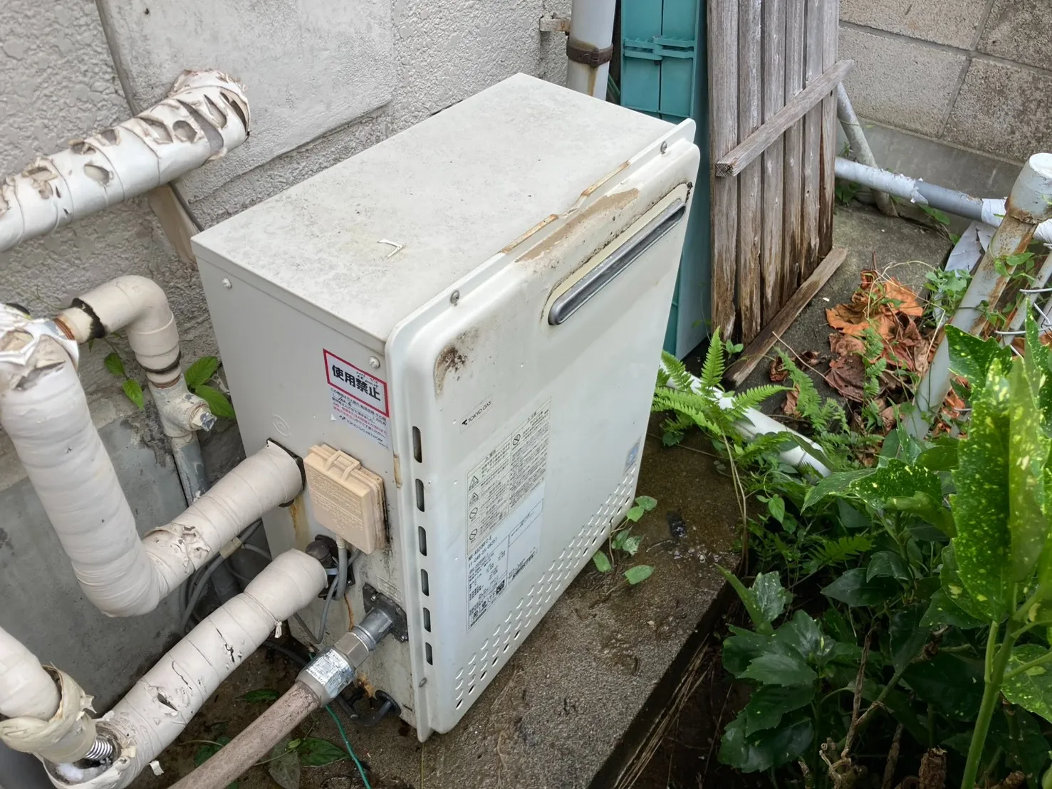 ノーリツ、GRQ-2028SAX-1→ノーリツ、GRQ-C2072SA-1 BL、エコジョーズ、20号、オート、2つ穴、浴槽隣接設置、屋外据置型、給湯器交換工事ー埼玉県上尾市富士見